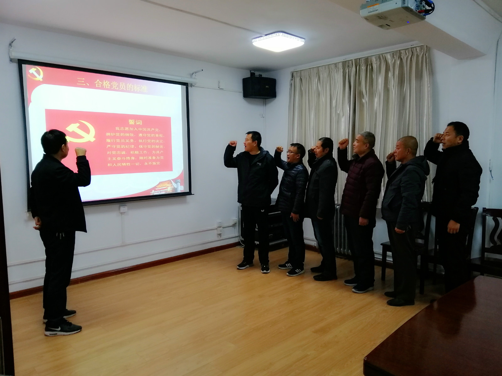 【不忘初心 牢记使命】（33）话初心做合格党员——杜颖军给党员上党课