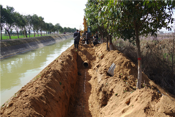 e17adf50c9f3436f8c3625b141f71dfe.jpg 引三原西郊水库水源灌溉工程建设现场.jpg