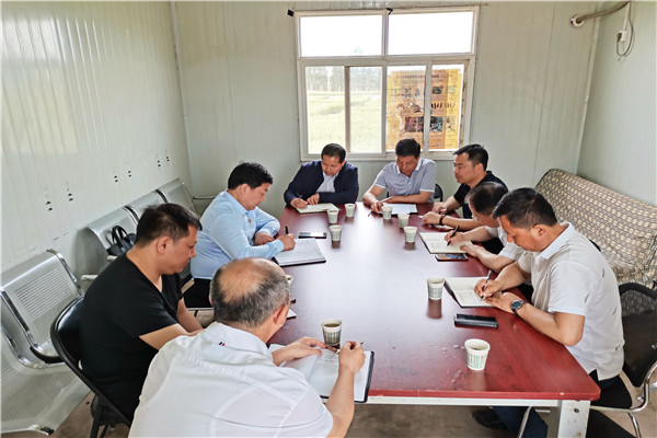 房玉林在曹新庄基地临时会议室召开座谈会.jpg