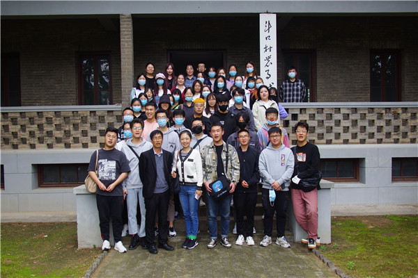 参观于右任第二办公室.jpg