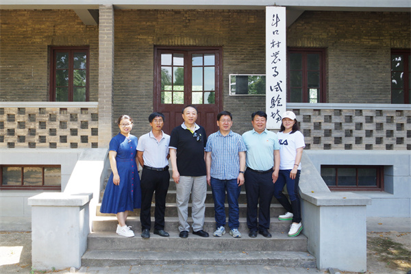 参观于右任第二办公室.jpg
