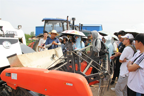 张东升讲解农机性状.jpg