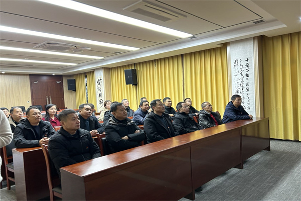 2.在两当县廉政教育基地观看警示教育宣传片.jpg