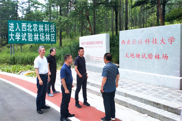 副校长刘天军督导生物学综合实习服务保障工作