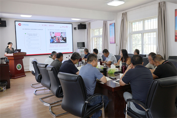 机关党支部开展学习教育专题党课_副本.jpg