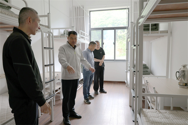 查看实习学生宿舍.jpg