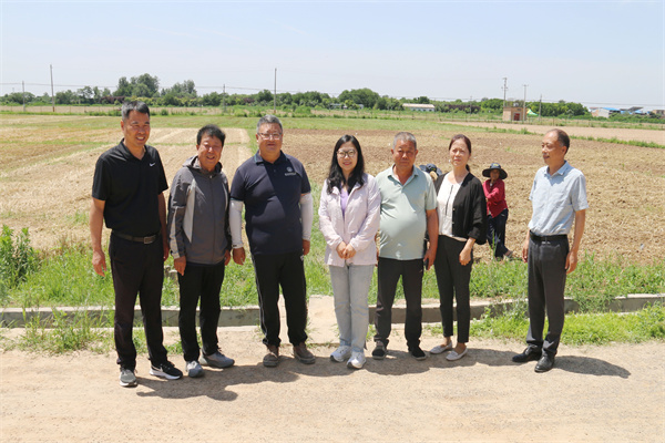 王晓娟一行看望慰问农学院课题组师生.jpg