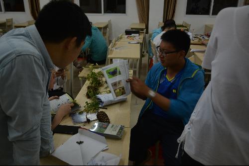 西安中学师生在我校火地塘试验林场开展研学活动