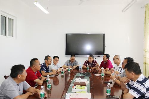 广西大学新农村发展研究院韦英明副院长一行来眉县试验站调研