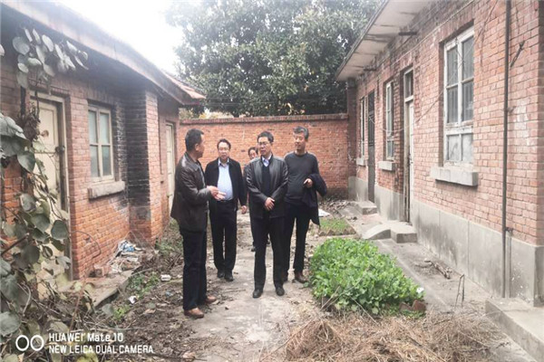 4b6961f2dcd74e2bb55a0262d2e311ba.jpg 冷畅俭查看试验站危房现状.jpg