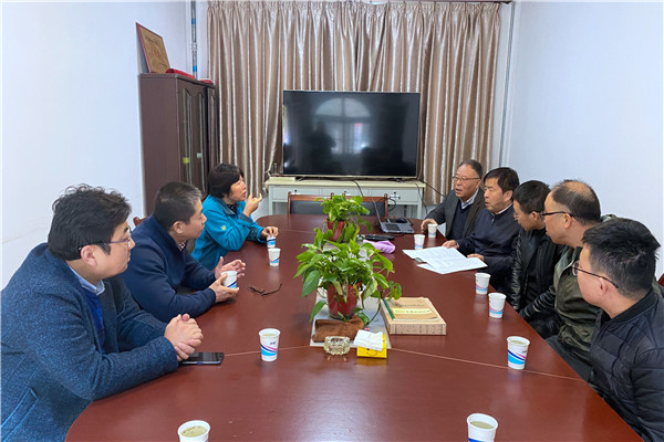 635d6c40d9f54a3490553861b44d7b79.jpg 听取情况汇报_副本.jpg