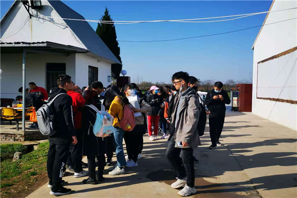 8c65ad53689e4fff91ebe9065642ab1e.jpg 实习交流现场_副本.jpg