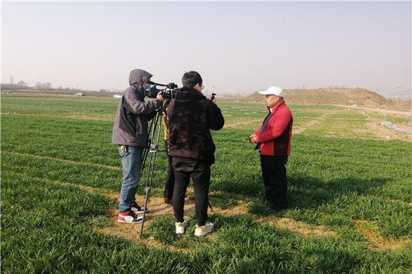 585562f5ed344cf788e4bba0deeda880.jpg 现场采访 (1).jpg