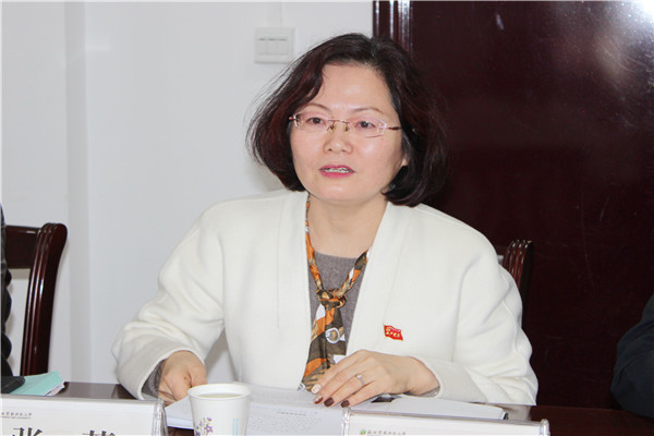 d2f13105ccf2405e8b05aaaac601dffc.jpg 学校实验室安全与条件保障处副处长张蓉介绍学校实验室安全管理的相关探索与实践.jpg