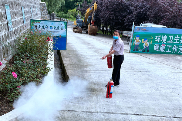 灭火器规范使用.jpg