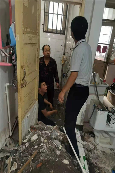 8d784077bf1642d48ad0cc8b6fac76bf.jpg 现场查看解决施工困难.jpg