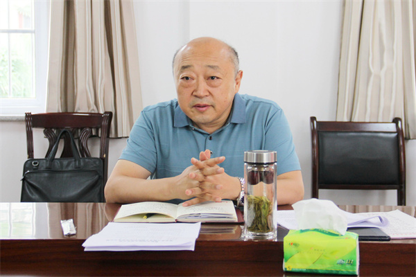 dcff7b2d1be94616b58aa4c81519c1e6.jpg 朱荣科对专题组织生活会进行指导点评.jpg