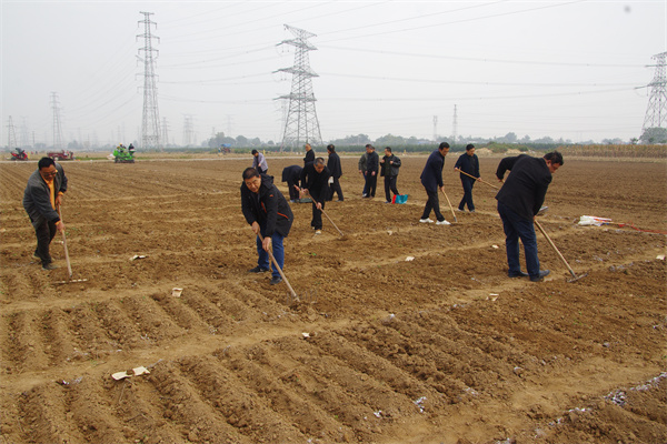 b6cbd06668da49c7a9c8c828db790995.jpg 培训职工实践锻炼.jpg