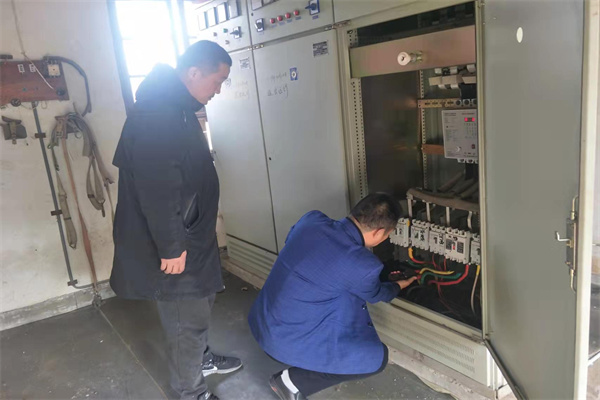 29c98c37aafd4dd9926131b93086e809.jpg 检查配电房.jpg