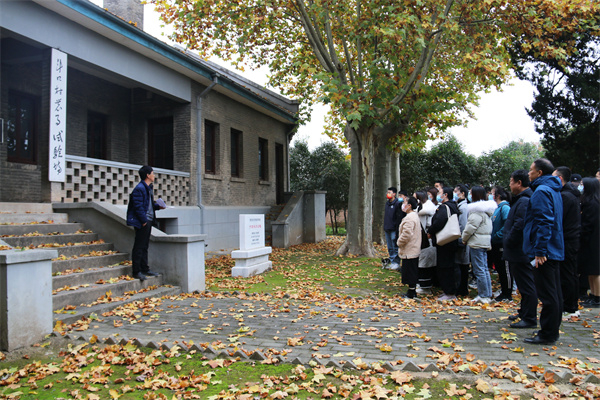 参观于右任第二办公室.jpg