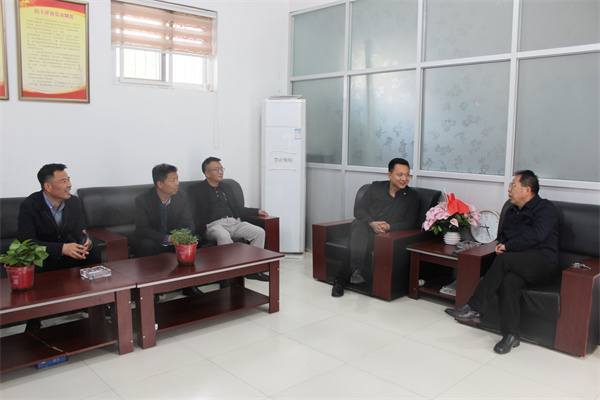 f82ce394e92445aeb248e0bd93d826c8.jpg 刘有全到曹新庄村村委会走访_副本.jpg