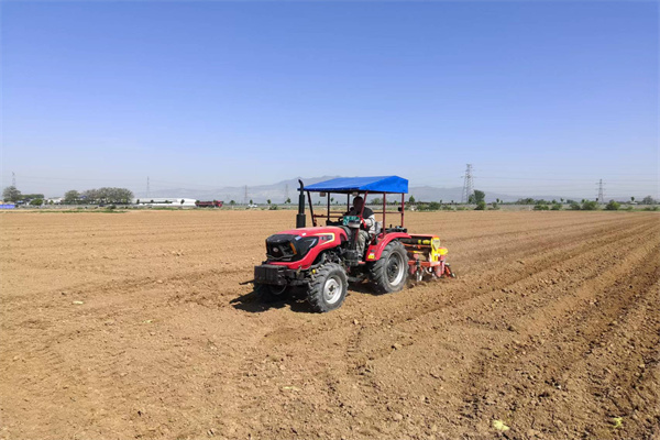 22063bc7cd3a413f92d802901860bdac.jpg 玉米播种.jpg