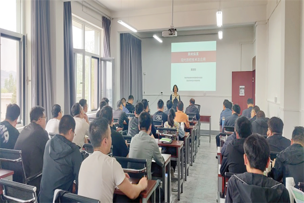 24d7f2a3acb04693a0aaa6f13f63d9e0.png 黄丽丽教授分享果树病虫害防控技术.png