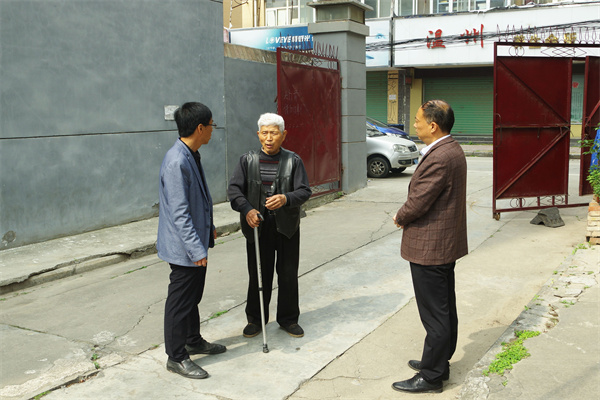 e0be3e482ed34f52b6021de1ebc8d917.jpg 看望退休职工郭忠贤.jpg