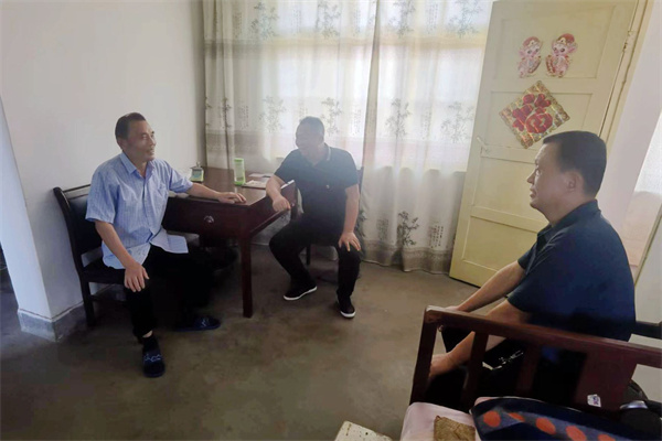 38069410c46c42ef934765c43ad68656.jpg 周至试验站班子成员看望慰问老党员胡家齐.jpg