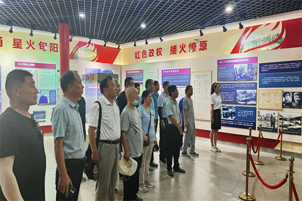 5083f0cd33884cc7a7b4d4d22cbb66f0.jpg 参观学习.jpg