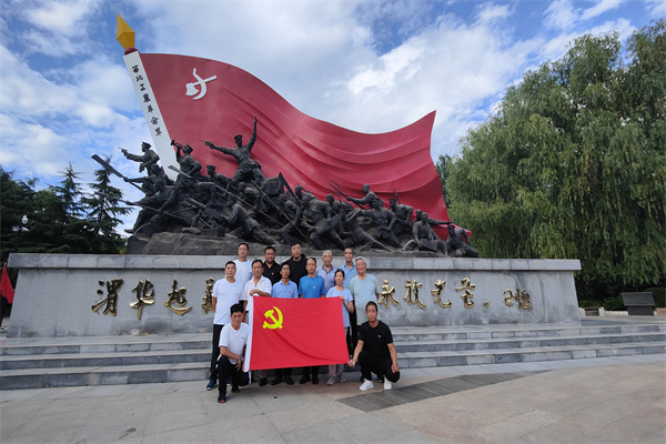 aab1ca24e86246d6b809946a676737bf.jpg 合影.jpg