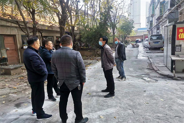 42a1b6cbd1294796b5a463ad7b45cfd2.jpg 家属区改造前状况.jpg