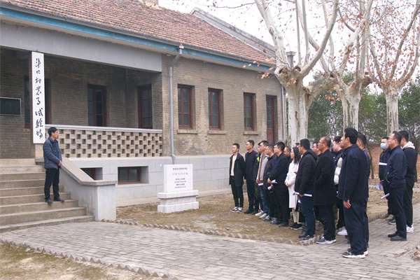 7cdb52d185e64383bf81c614bba1655d.jpg 校史校情教育.jpg