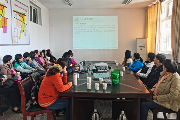 1a2c1ee2240f48f88a18e8b6d56545ff.jpg 座谈交流.jpg