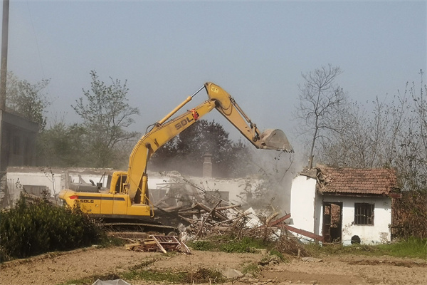 6635a20573c1405b9952e5b2eff18248.jpg 危房拆除_副本.jpg